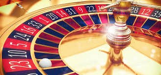 mmslot မိုဘိုင်းအက်ပ် smartphone မှ Live Casino ဂိမ်းကစားနေသောမြင်ကွင်း